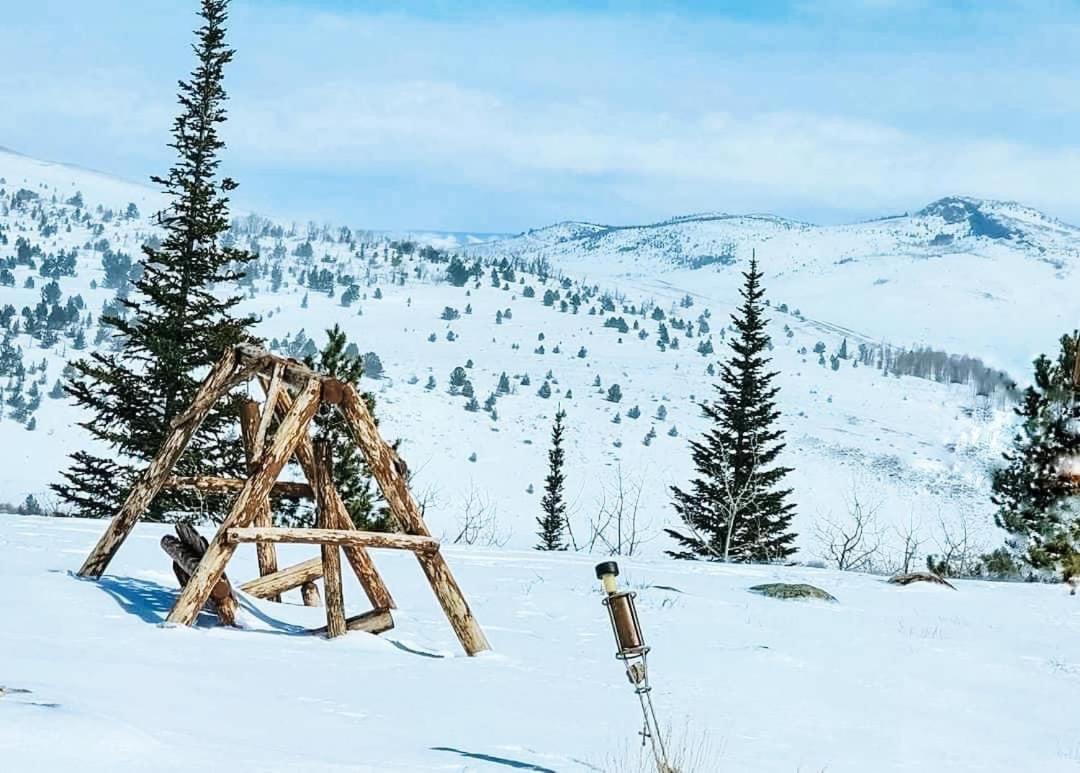 Red-Tail Roundhouse At 22 West Cabins And Recreation Hebron Exterior foto