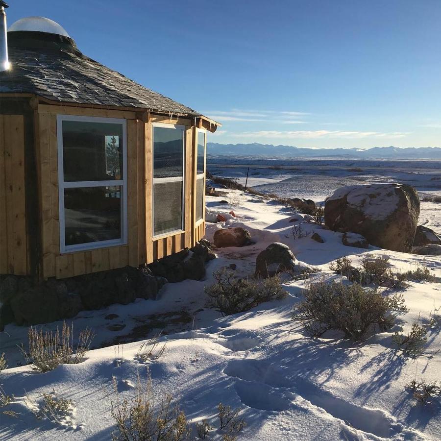 Red-Tail Roundhouse At 22 West Cabins And Recreation Hebron Exterior foto