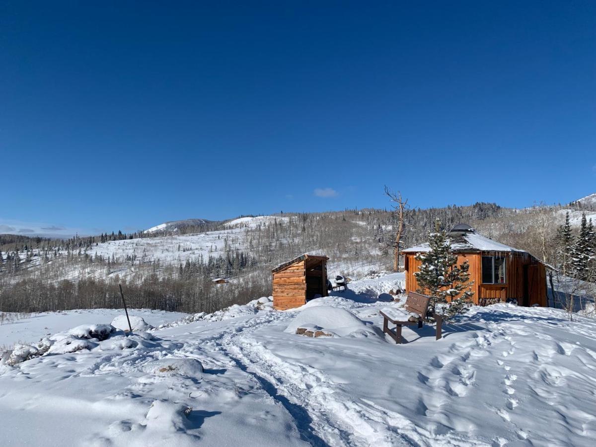 Red-Tail Roundhouse At 22 West Cabins And Recreation Hebron Exterior foto