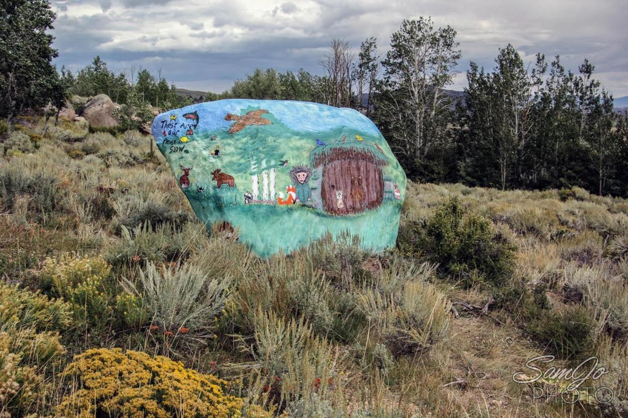 Red-Tail Roundhouse At 22 West Cabins And Recreation Hebron Exterior foto