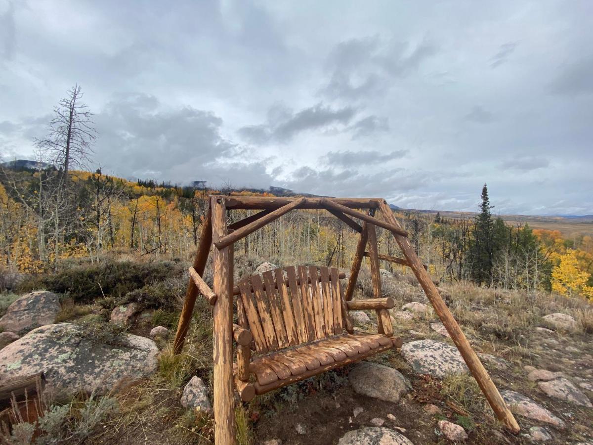 Red-Tail Roundhouse At 22 West Cabins And Recreation Hebron Exterior foto