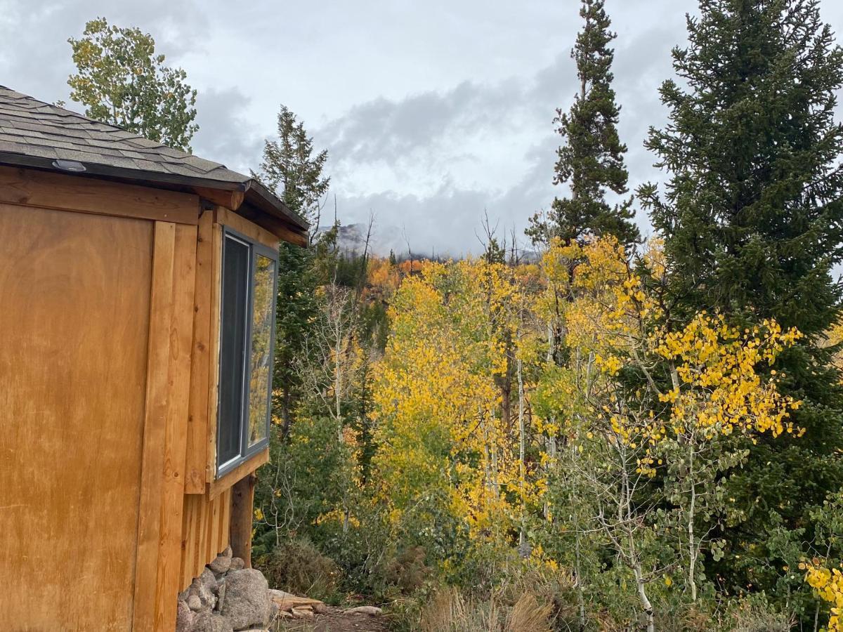 Red-Tail Roundhouse At 22 West Cabins And Recreation Hebron Exterior foto