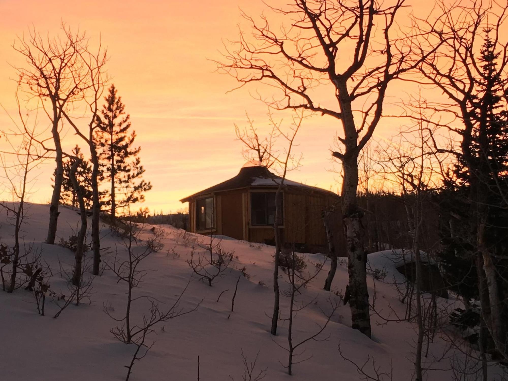 Red-Tail Roundhouse At 22 West Cabins And Recreation Hebron Exterior foto