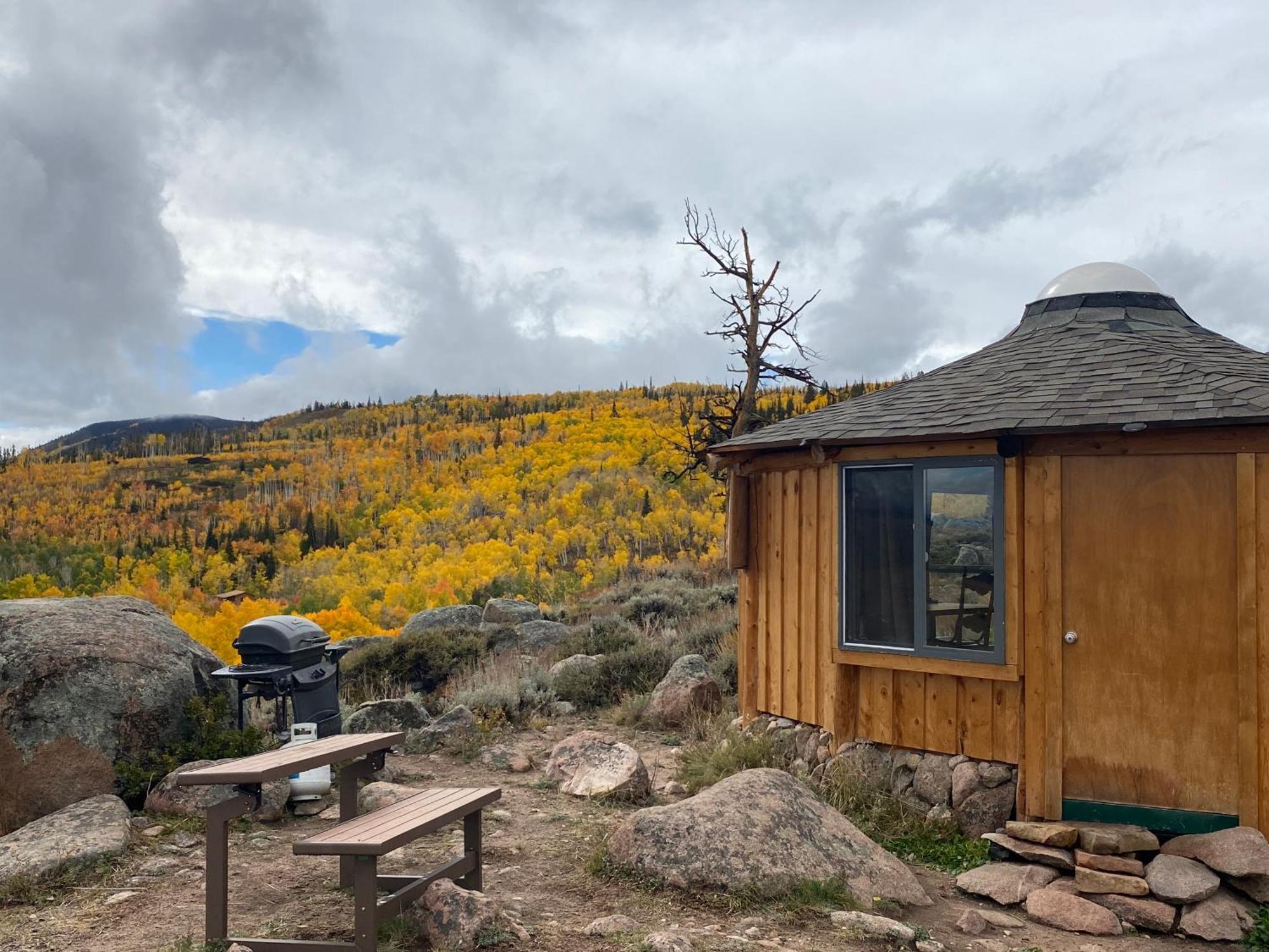 Red-Tail Roundhouse At 22 West Cabins And Recreation Hebron Exterior foto